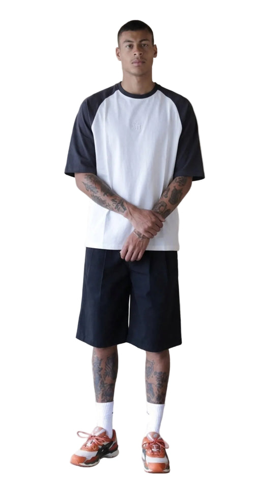 AMs dark gray Raglan Tshirt