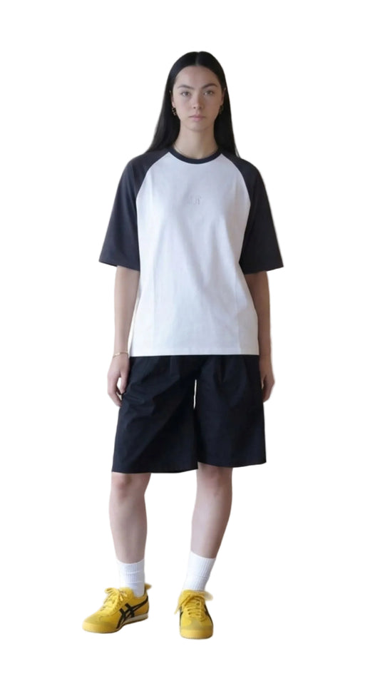 AMs dark gray Raglan Tshirt